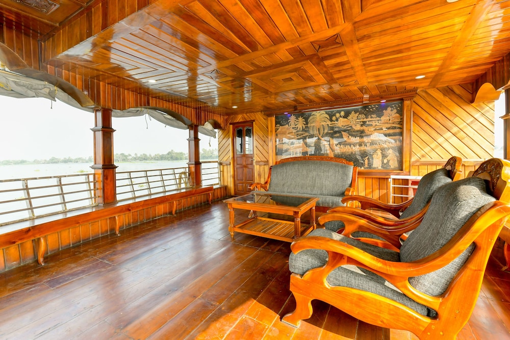 OYO 24146 Houseboat Anugraha 6bhk view 3
