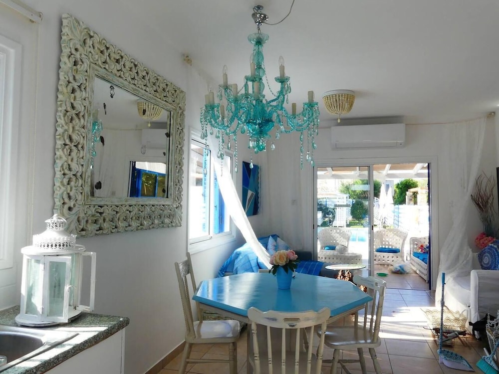 2bed Villa - Private Pool - Steps From the Beach! view 4