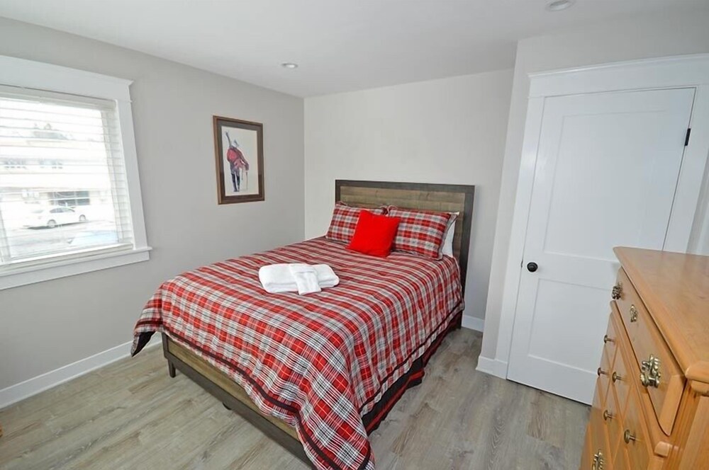 405 Ala Wai Blvd, 180 3 Bedroom Condo by RedAwning
