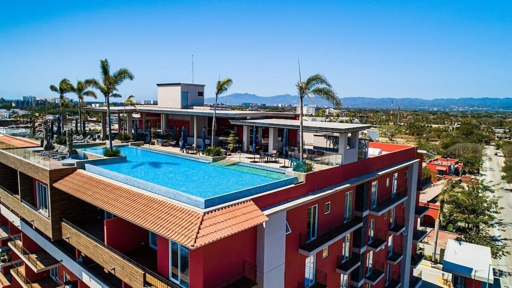 Equipped 3BR House - Pool - Gym - 5 min to Beach