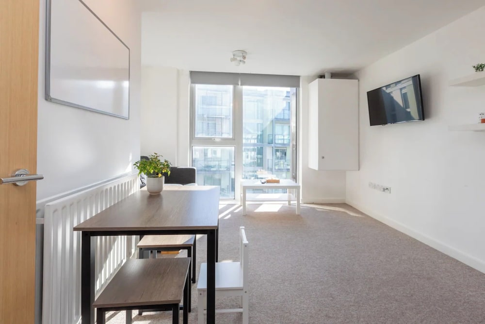 Bright & Airy 1 Bedroom Apartment in Trendy Peckham