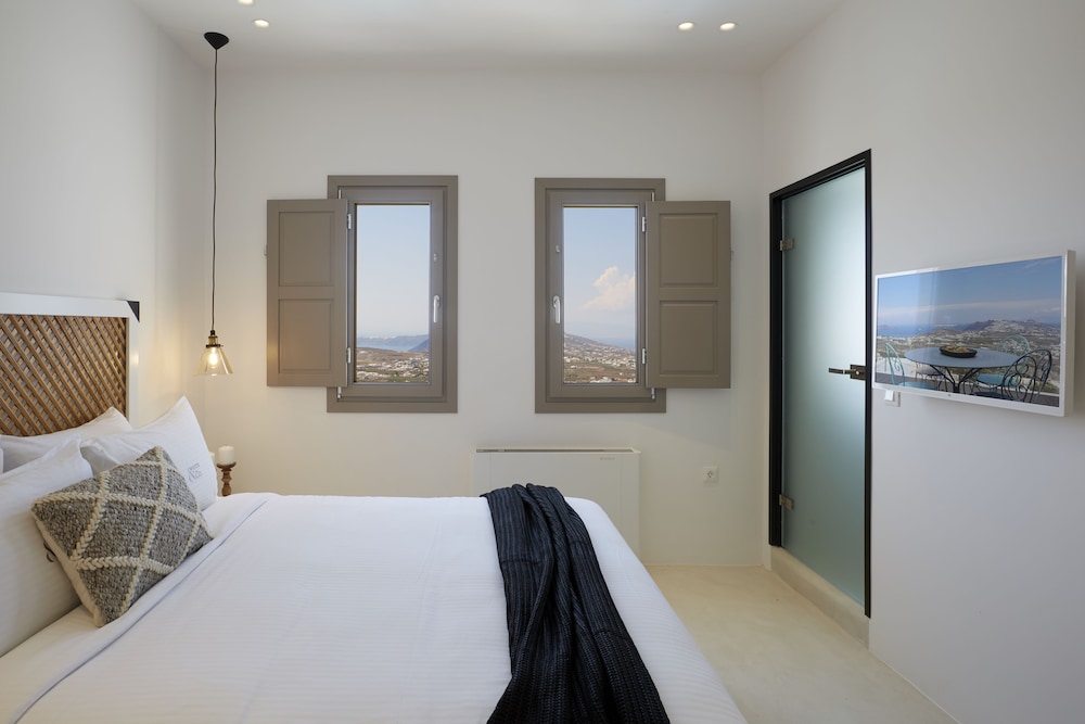 White and Co. La Torre Suites