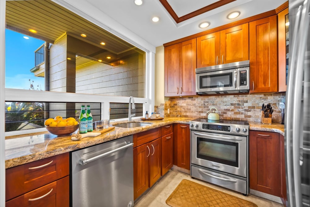 Kapalua Bay Villas Oceanfront KBM Resorts 2 Units, 2 Bedrooms Ml-3488