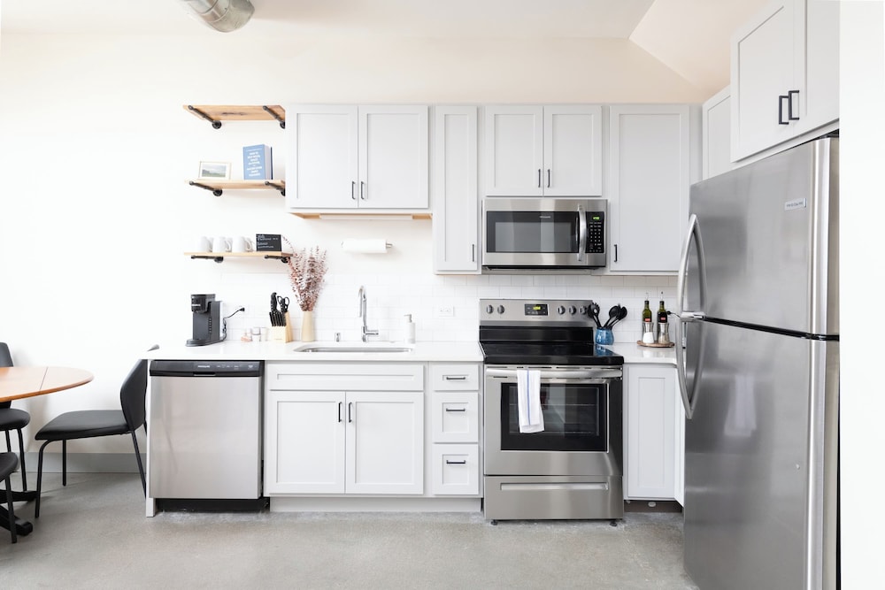 Brewery District Apartment Near Fiserv with Rooftop, Gym, and Parking