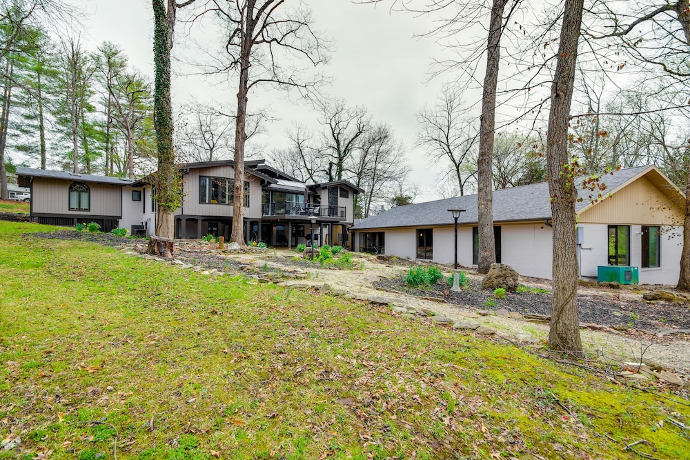 Sprawling Jefferson City Villa: Indoor Pool, Creek view 5