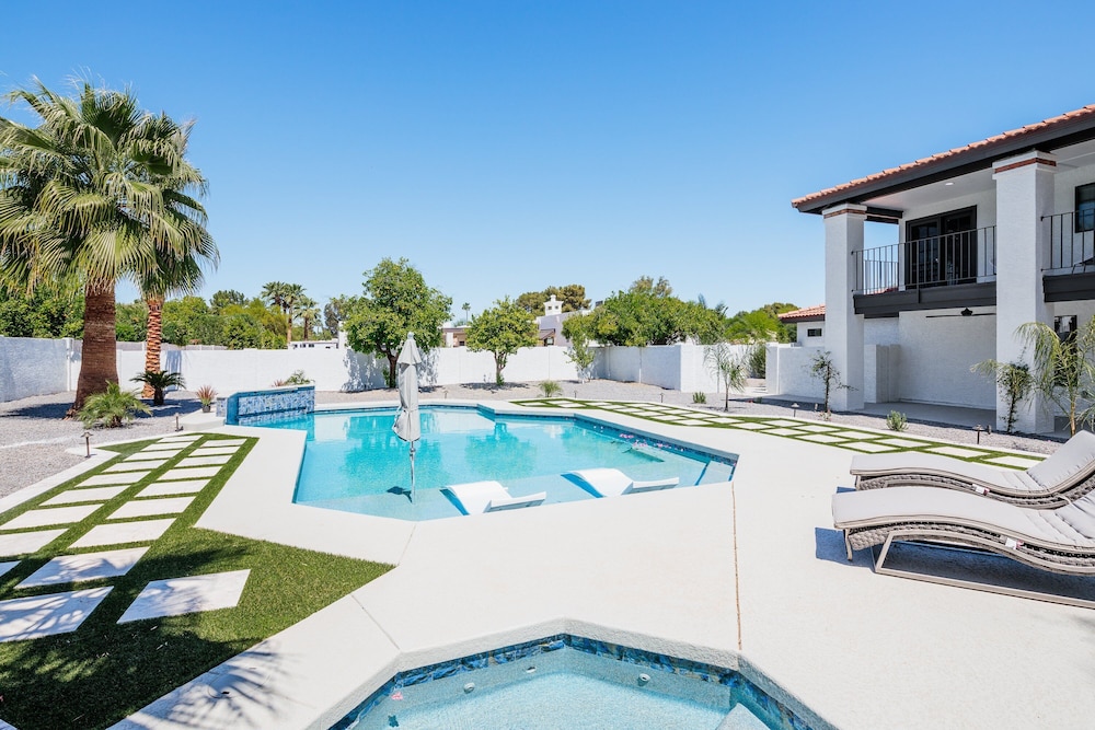 Luxe-paradise Palace-pool-spa-guest House & More!