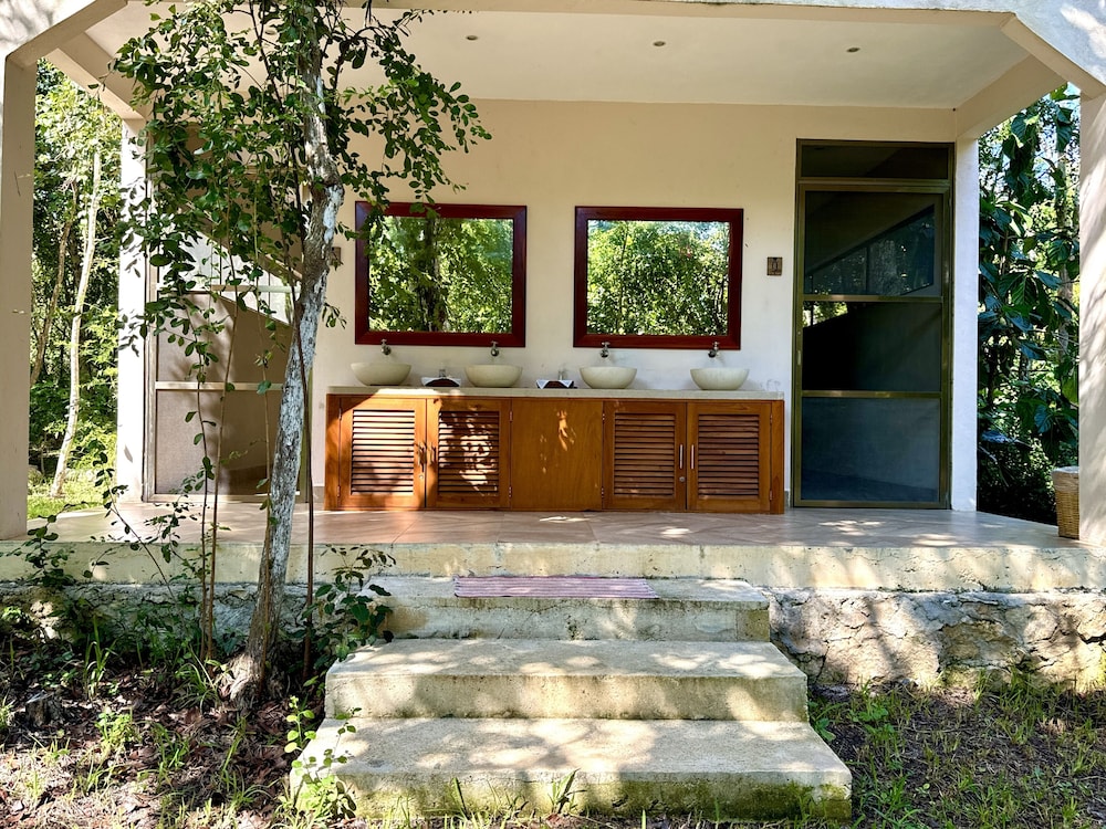 Glamping Bunga Lotus