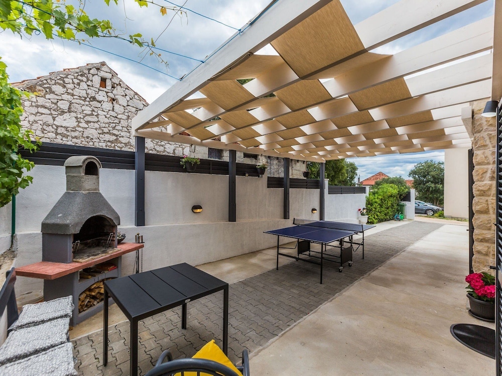 Charming Retreat With Lush Garden, BBQ & Sunlit Terrace Near Bibinje Beaches