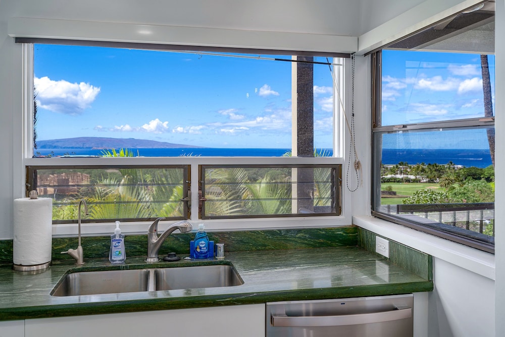 Wailea Ekolu 310 - Molokini to West Maui Ocean View, Modern Renovation, Split AC