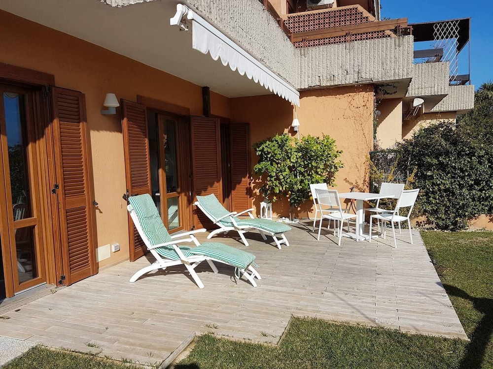 Charming Porto Santo Stefano Apartment With Pool Access