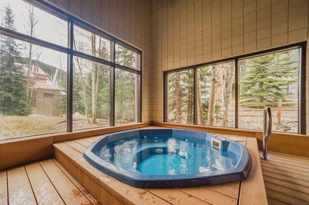 Ski Run Condominiums 2 Bedroom Apartment by Key to the Rockies