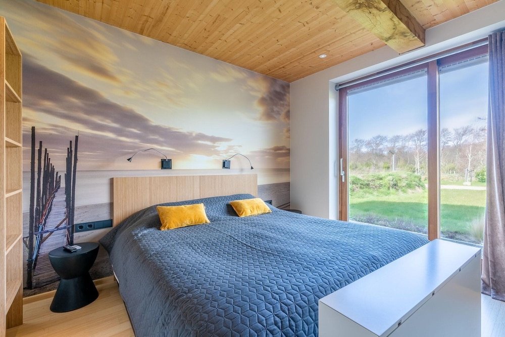 Modern 6-person Villa With Private Hot Tub - Near Beach & Nature