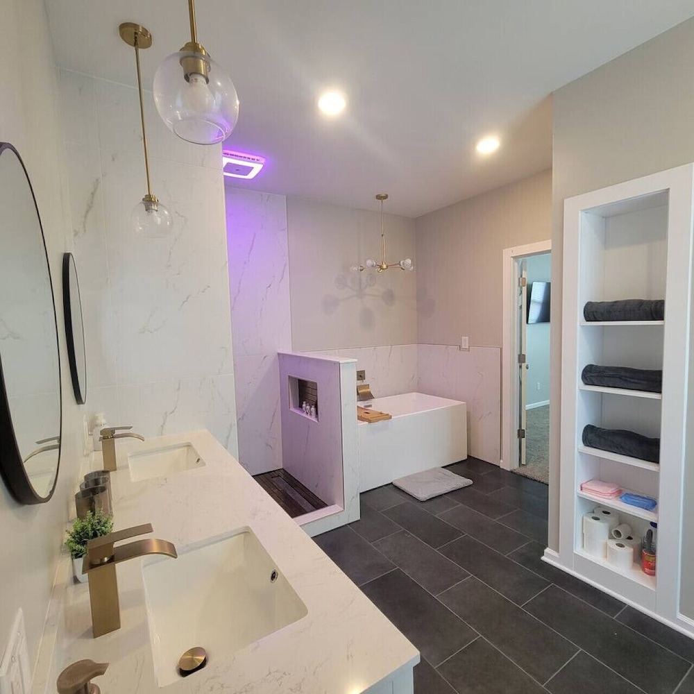 Luxury Downtown Indy Spa Bath Coffee Bars