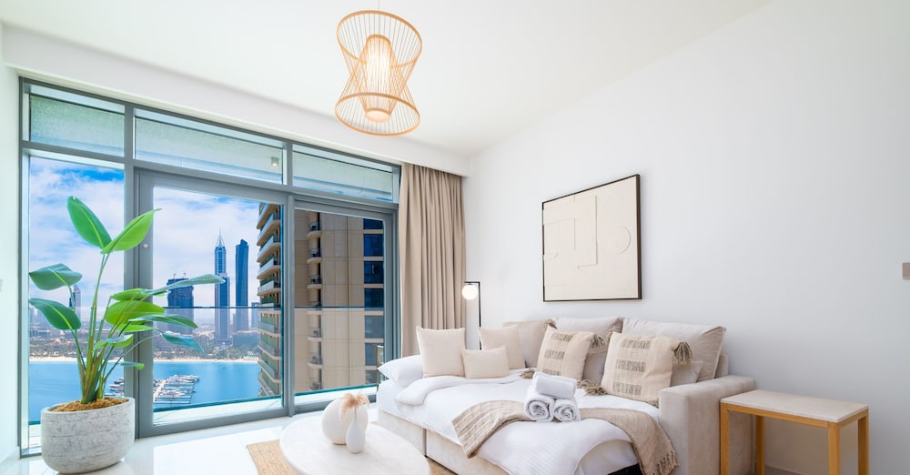 LUX The Beach Vista Dubai Eye View Suite
