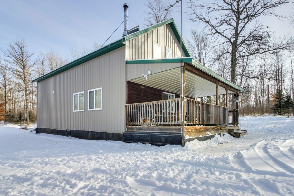 6 Mi to Spider Lake ATV Trails: Cabin w/ Fire Pit