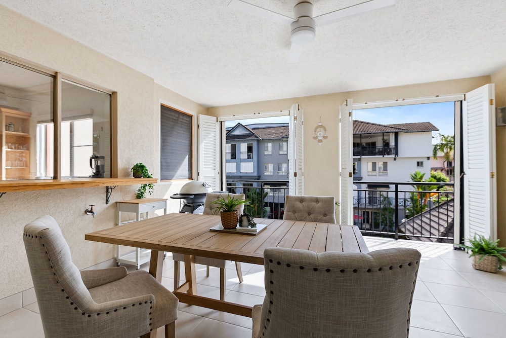Lakeside Luxe Retreat - Pool View BBQ Spa Bath