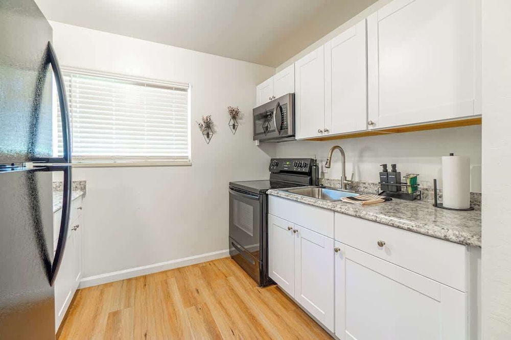 Designer Living Pet-friendly UNR 2BR 1BA