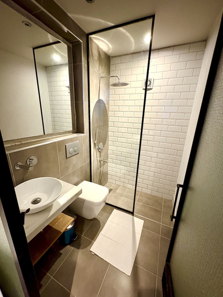 Galata Port Flats Chakra 1