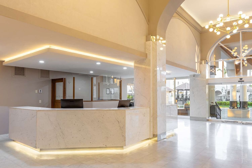 Deluxe Condo at Villa Del Palmar