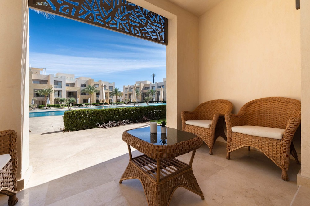 Xuru Stays I Exotic 1bdr w/ Outdoor Terrace Pool & Beach Access