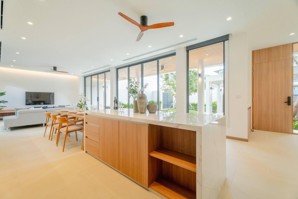 Modern Tropical Pool Villa - Saiyuan