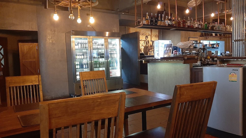 Hotel Big Boys' Bed & Burger - Image 1