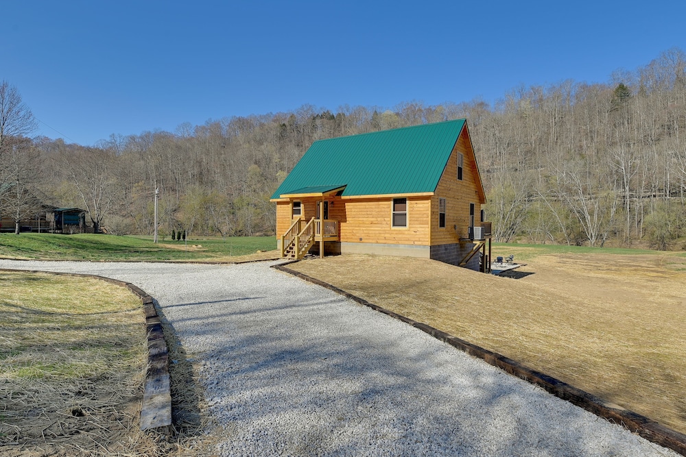 Riverside Beattyville Cabin w/ Kayaks & Fire Pit! view 5