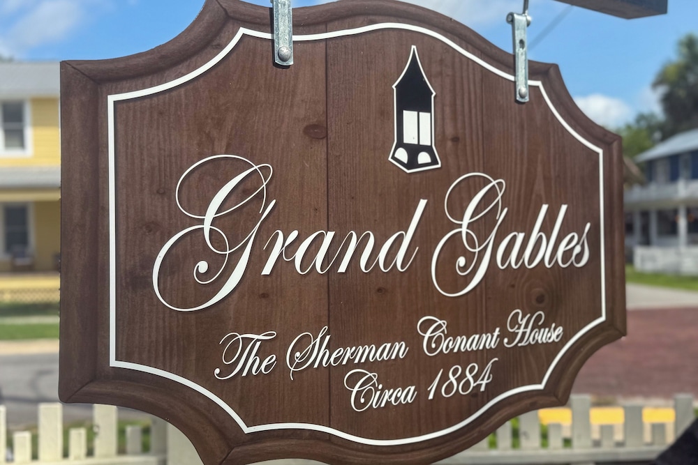 Grand Gables: Home 1 Block to St Johns River