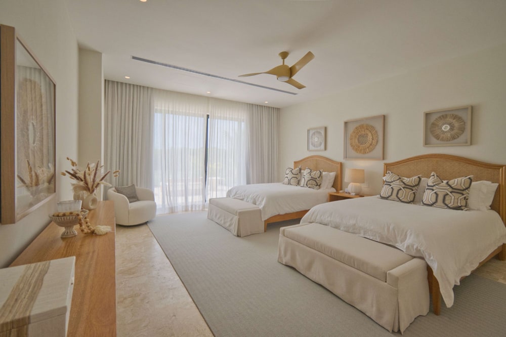 Modern Lake Villa With English Speaking Staff in Golf and Beach Resort