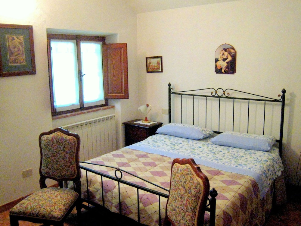 Tuscan Charm: Frassini Cottage view 3