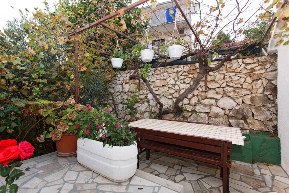 Zeljko - With Garden - A1 view 4