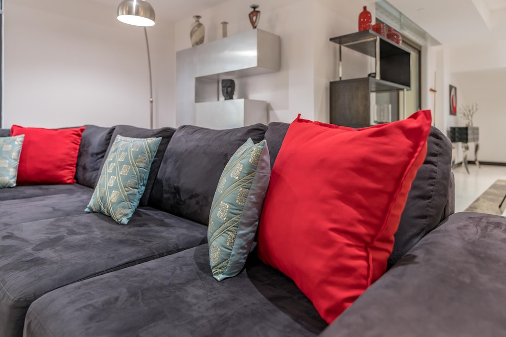 Lux BnB Duplex Casa Private Garden JBR
