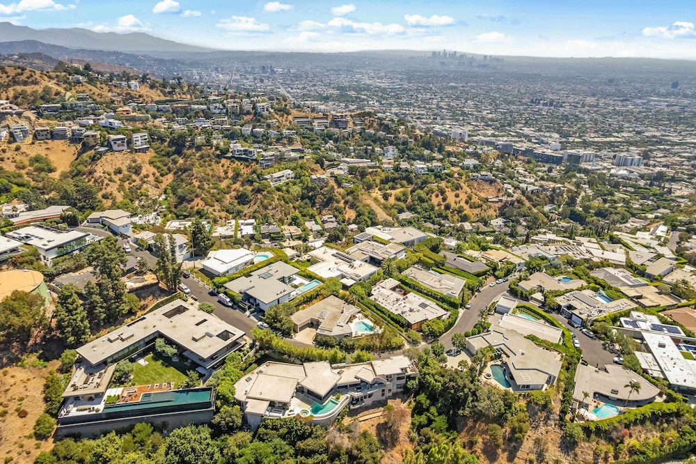 Allura Hollywood Hills LA s Most Incredible Views