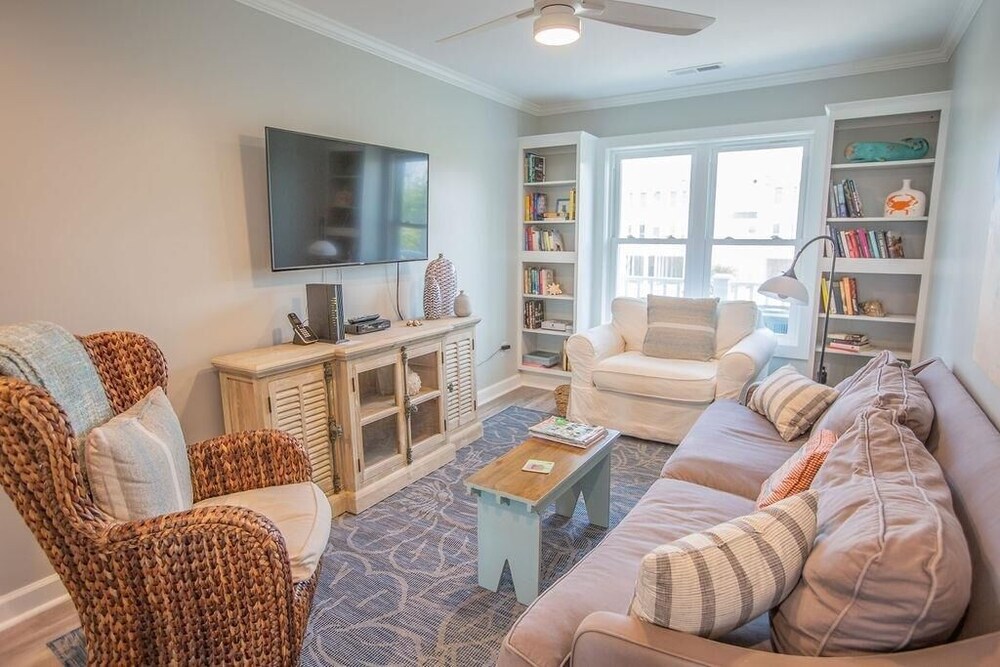 Three Girls 5 Bedroom Home by RedAwning