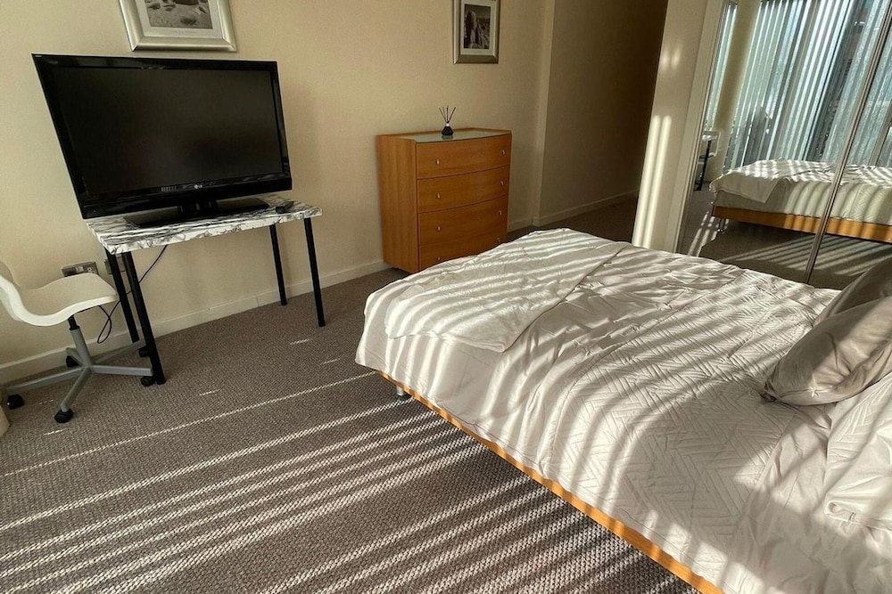 Birmingham City Apartment With 3 Bedrooms