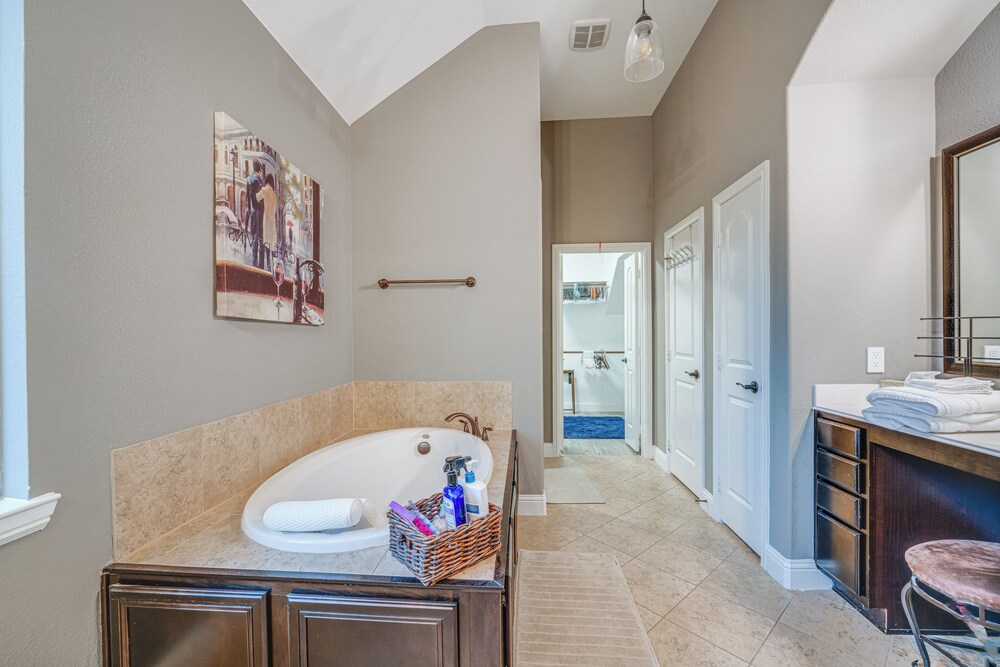 'sorrellwood' Mckinney Home w/ Pool: 4 Mi to Dtwn! - Property Image 6