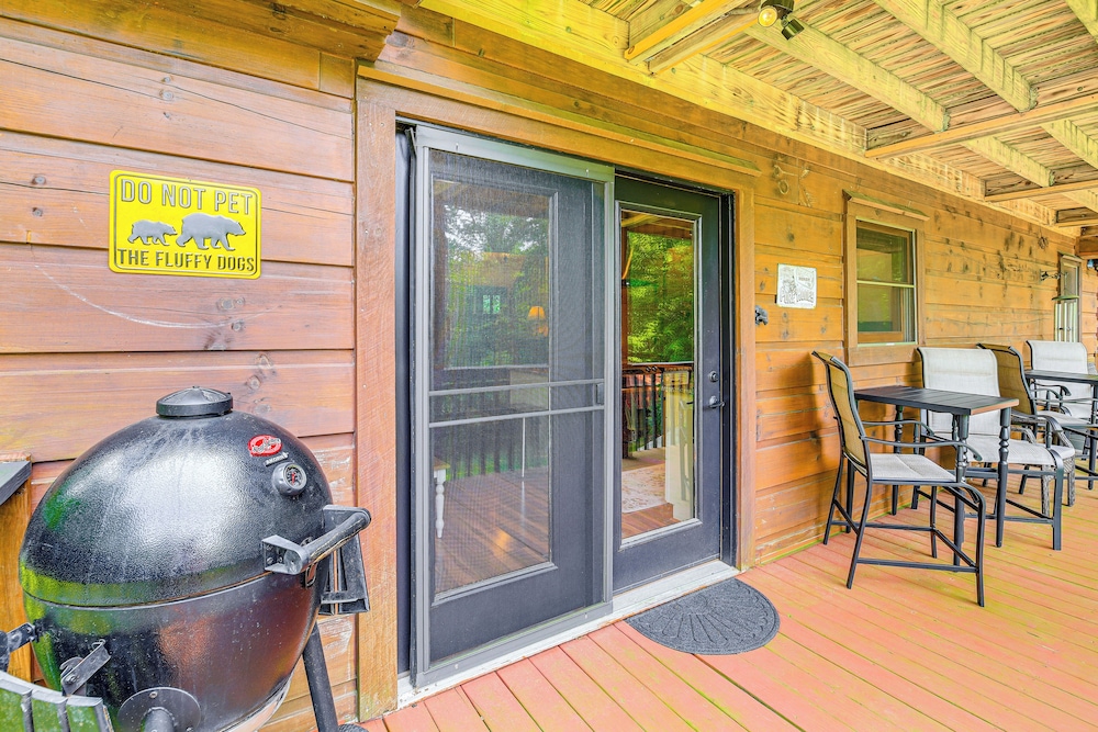 Blue Ridge Mtns Retreat w/ Views, 1 Mi to Parkway!
