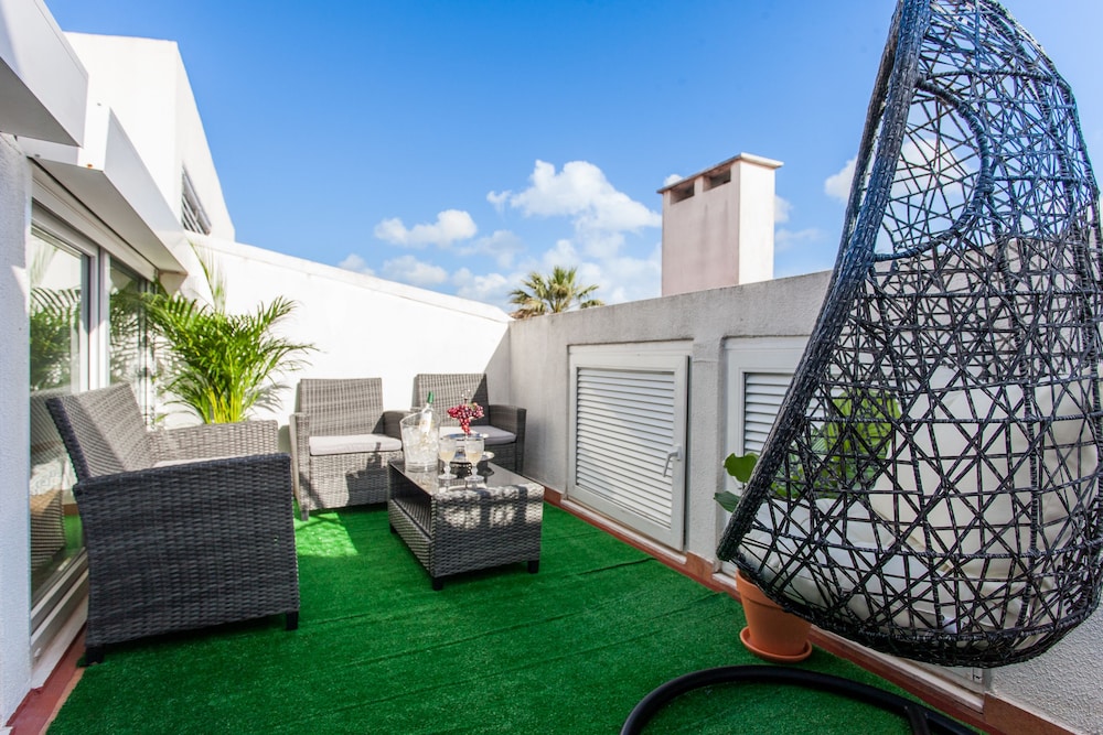 Liberty Penthouse Three-Bedroom Apartment - by LU Holidays