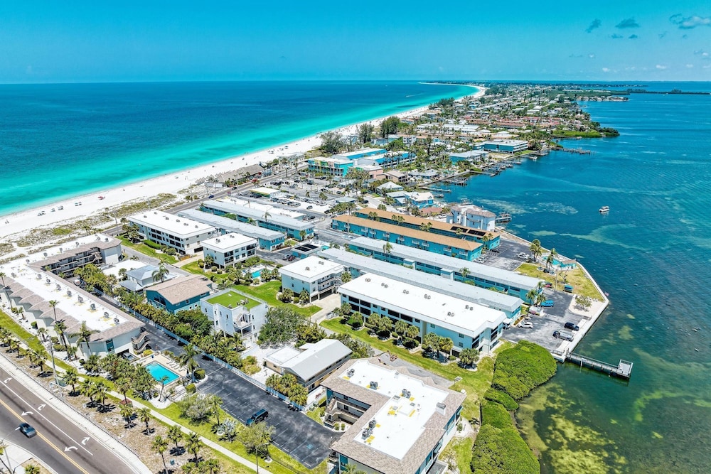 Anna Maria Island Beach Sands 202-private Beach Access-heated Pool
