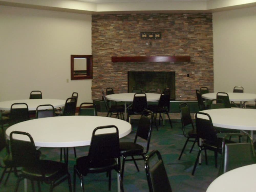 Clarion Inn - Property Image 10