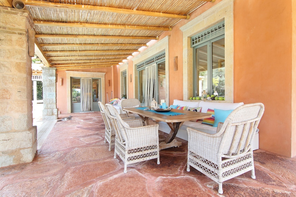 Vouliagmeni Villa