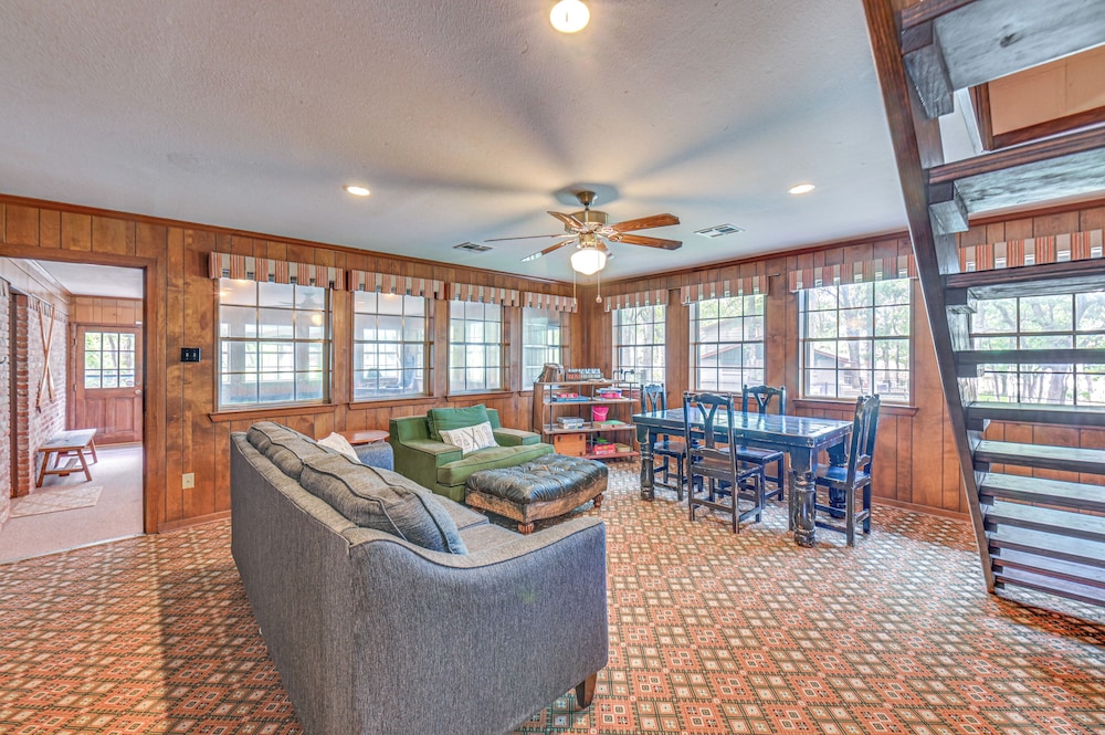 Home w/ Lake Texoma View, Game Room & Bar