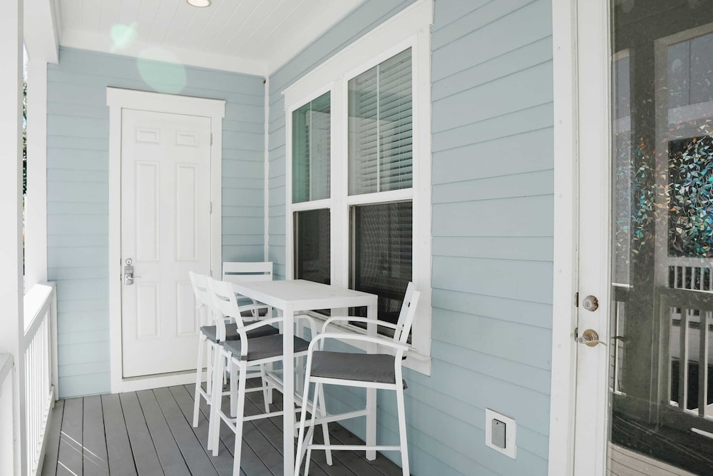 Somewhere on the Beach by Avantstay Golf Cart + Bikes, Pool Access, Beach