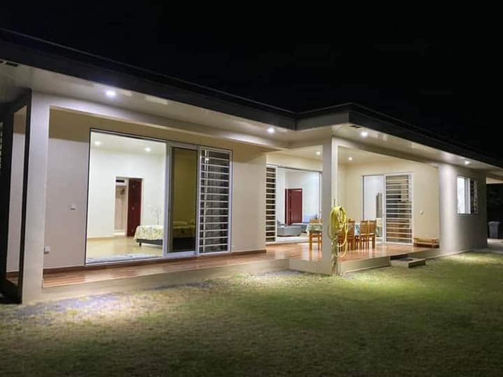 Fare Avea in Mahina With 3 Bedrooms and 2 Bathrooms