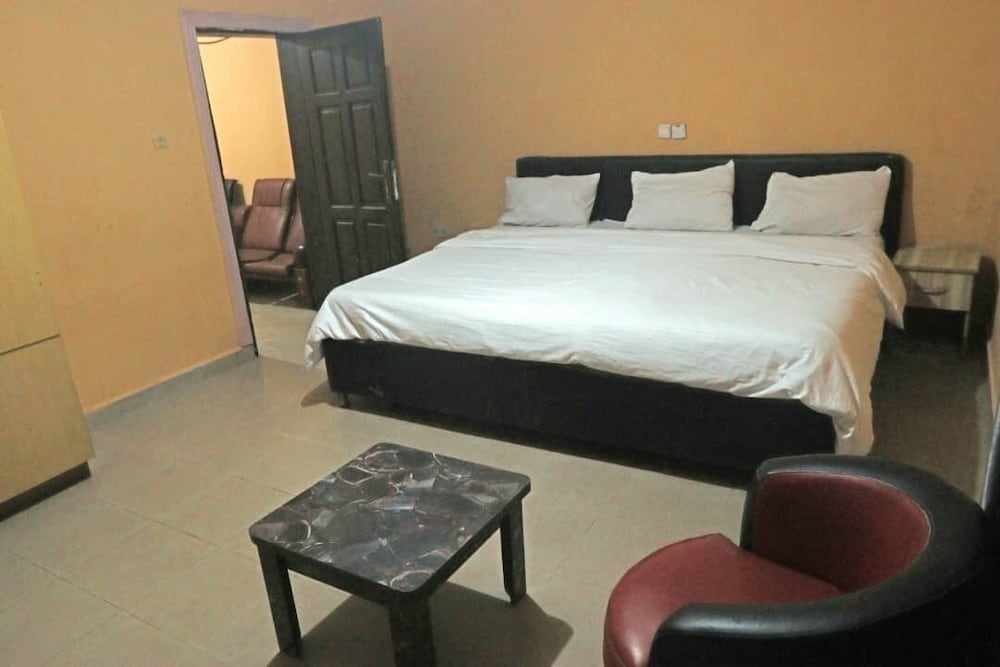 Semper Diamond Lodge