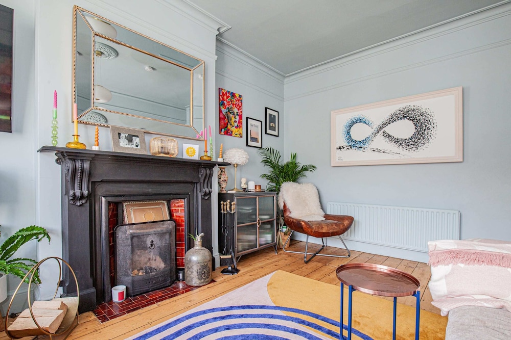 Charming 3BD Oasis 3 Min Walk From Beach Front!