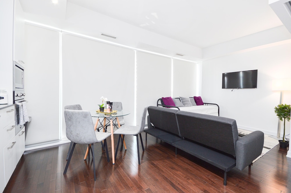 Downtown Toronto Condo near Scotiabank Arena