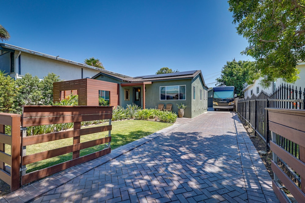 Hawthorne Home w/ Covered Patio & Basketball Court view 2