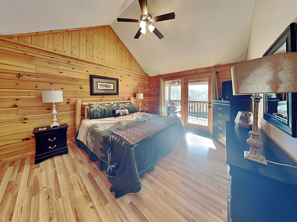 Smoky Bear Hideaway by Jackson Mountain Rentals