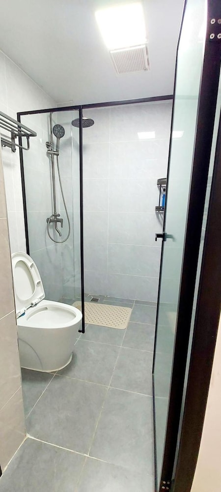 Luxurious Nairobi Condo With Rooftop Pool & Gym